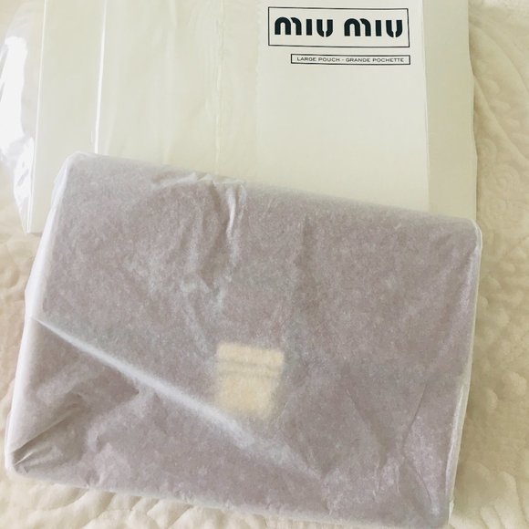 NEW! Luxe MIU MIU Patent Burgundy Red Pouch Clutch Cosmetic Bag w Gold accent LE - Picture 2 of 9